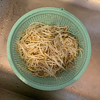凉拌豆皮绿豆芽的做法图解2
