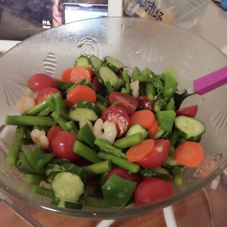 Vegetable salad with asparagus and shrimp