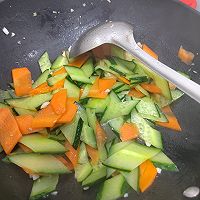 清炒黄瓜胡萝卜片的做法图解6