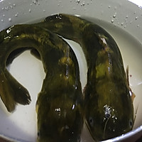 酸菜香焖黄颡鱼（黄骨鱼）的做法图解2