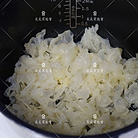 山楂银耳羹的做法图解2