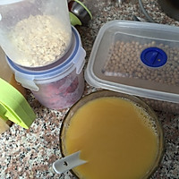 减肥餐：枸杞燕麦豆浆，杂蔬小炒的做法图解1