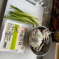 海蟹蒸内脂豆腐的做法图解1