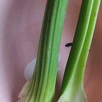 西芹炒香菇的做法图解1