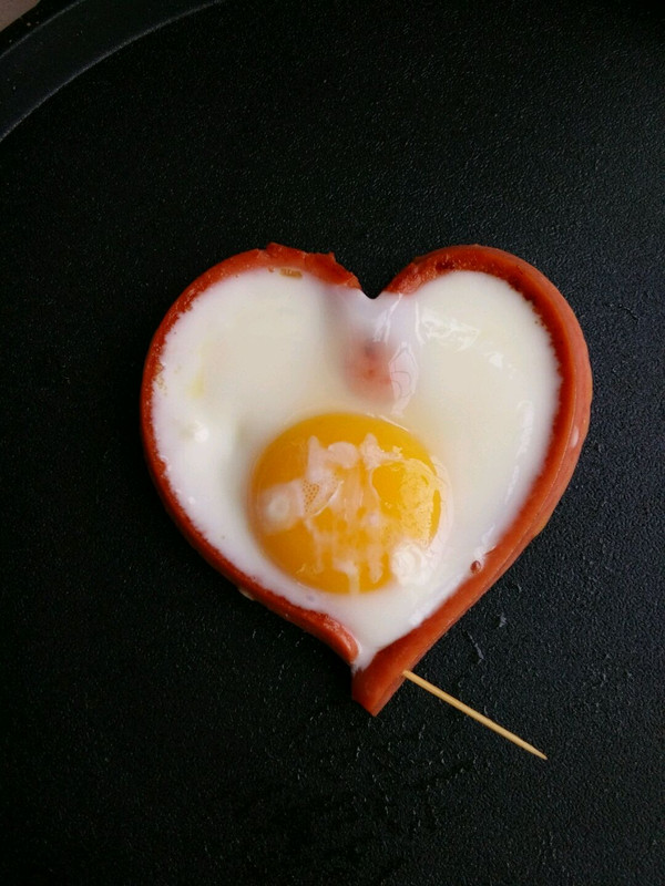 爱心早餐－－香肠煎蛋