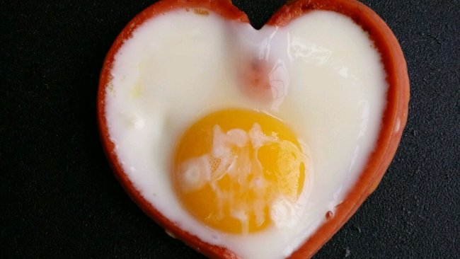 爱心早餐－－香肠煎蛋的做法
