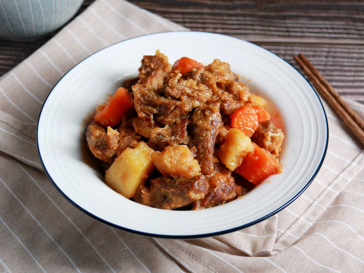 健康低卡家常菜——无油土豆炖牛肉的做法