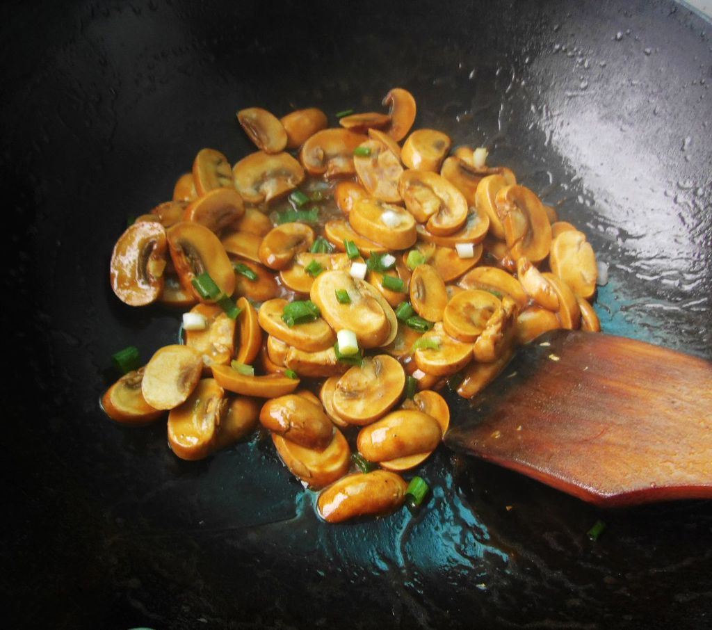 绿芦笋炒口蘑,绿芦笋炒口蘑的家常做法 - 美食杰绿芦笋炒口蘑做法大全