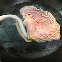 坤博砂锅莲子猪肚汤煲的做法图解4
