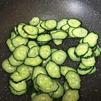 快手家常菜-黄瓜炒蛋#金龙鱼营养强化维生素A  新派菜油#的做法图解3