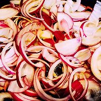 五花肉干锅土豆的做法图解3