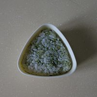 #解腻开胃就吃它#海苔肉松饭团的做法图解5