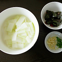 【夏日解暑】冬瓜皮蛋汤的做法图解1