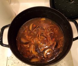 甜润菌子汤的做法