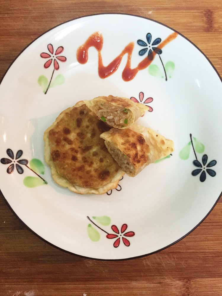 剩烧卖皮做香辣粉丝饼