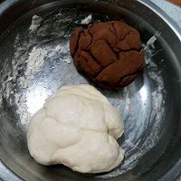 双色奶香馒头(没面包机的做法)的做法图解9