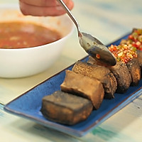 黑漆嘛唔的炸臭干儿，老南京人就好这一口！的做法图解5