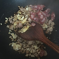 鸡肉菌菇腊味炒饭#金龙鱼外婆乡小榨菜籽油#的做法图解5