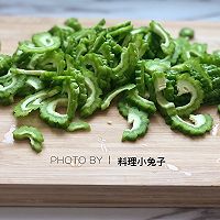 #多力金牌大厨带回家#金牌豆豉凉瓜炒牛肉的做法图解1