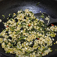 #西班牙橄榄中式创意菜#西班牙黑橄榄素炒雪里蕻肉萝卜干的做法图解7