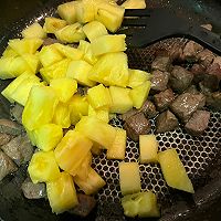 菠萝牛肉粒的做法图解5