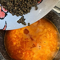 意大利茄汁杂蔬小扁豆汤面包碗的做法图解2