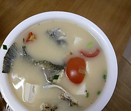 番茄豆腐鱼尾汤的做法