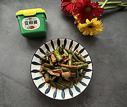 #葱伴侣豆瓣酱能蘸善炒#芦笋炒肉的做法