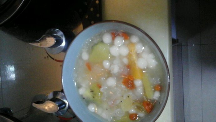 银耳水果小汤圆