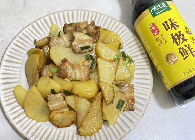 五花肉炒土豆片的做法