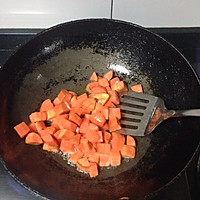 胡萝卜土豆炒青椒的做法图解2