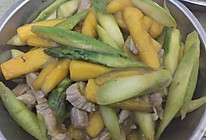 芦笋芒果炒牛肉的做法