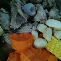 马蹄胡萝卜筒骨汤的做法图解4