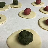 五彩蛋黄酥的做法图解5