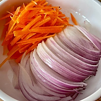 #暖冬酱在手，嗨吃部队锅#就酱辣炒年糕的做法图解1