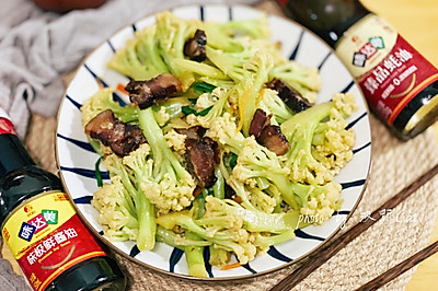 腊肉炒菜花