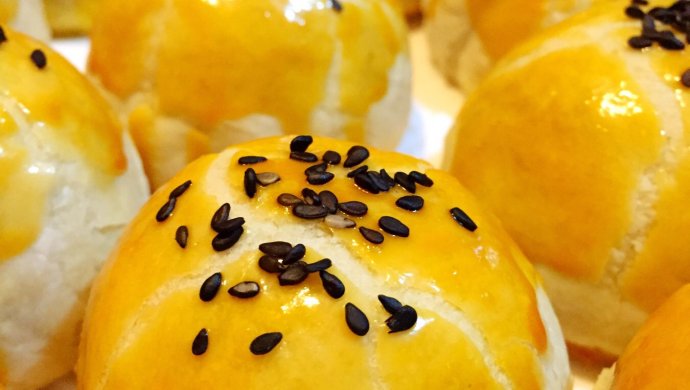 蛋黄酥（红豆馅）