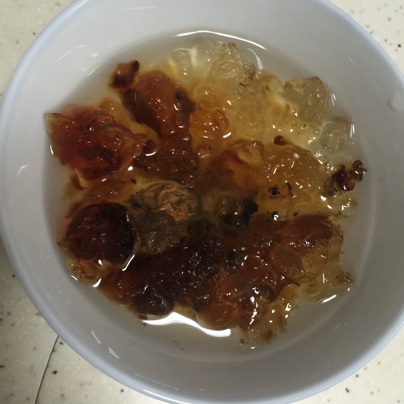 绿豆沙桃胶银耳羹的做法图解2