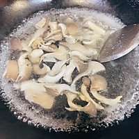 蘑菇紫菜蛋花汤的做法图解5