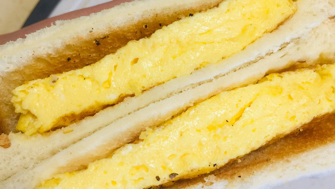 最简单的超嫩鸡蛋三明治 两颗鸡蛋就搞定 五分钟都不要