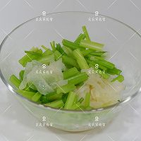 芹菜烩银耳的做法图解4