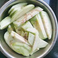 肉末茄子的做法图解1