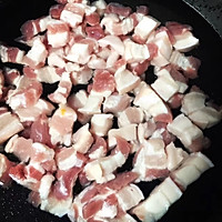 土豆红烧肉的做法图解1