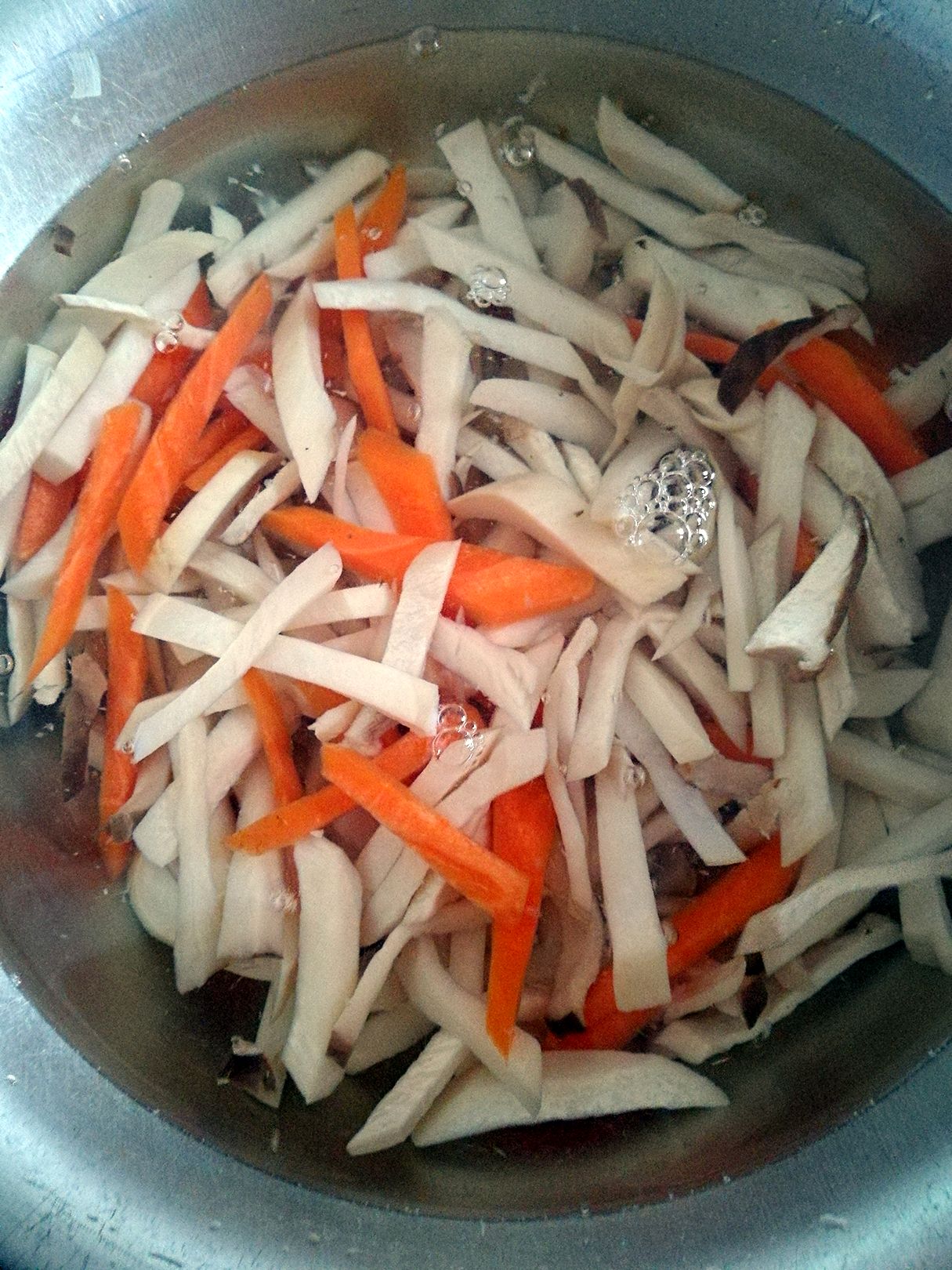 青椒炒杏鲍菇,青椒炒杏鲍菇的家常做法 - 美食杰菜谱做法大全