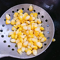 黄金满地～咸蛋黄炒玉米粒#钟于经典传统味#的做法图解5