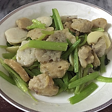 芹菜炒马鲛鱼丸