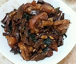笋干闷猪脚的做法