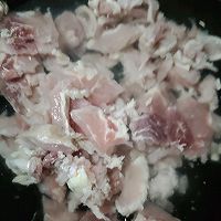 白菜猪肉炖粉条的做法图解2