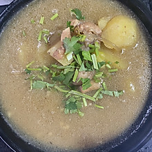 鸡腿炖土豆