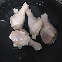 红烧大鸡腿的做法图解1